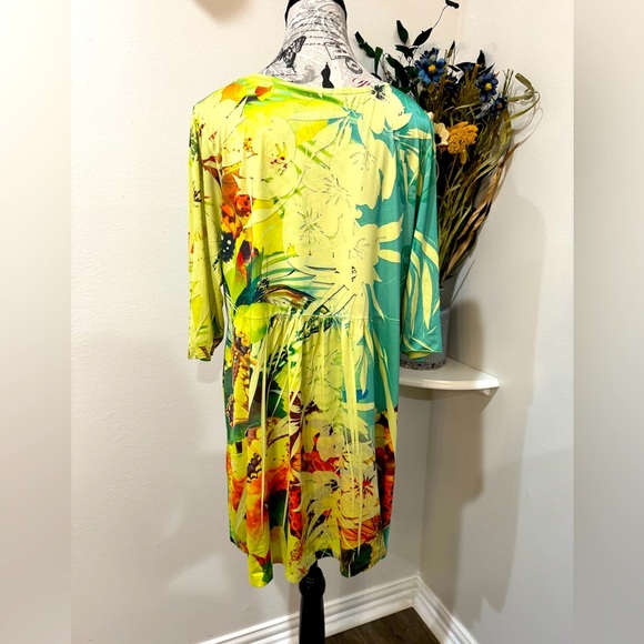 Energie Vibrant Floral & Butterflies Floral Tunic with Beaded Detail Size 2X - Picture 6 of 10